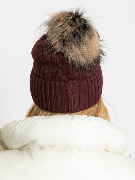 Śliwkowa czapka ze ściągaczem i futrzanym pomponem