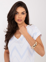 Jasnoniebieska damska bluzka w geometryczny wzór