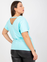 Miętowy t-shirt plus size z dekoltem na plecach 