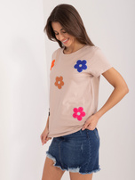 Hurt Ciemnobeżowy t-shirt z aplikacją w kwiaty BASIC FEEL GOOD