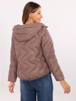 Brązowa pikowana kurtka z kapturem