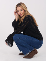 Czarny rozpinany sweter w ażurowy wzór