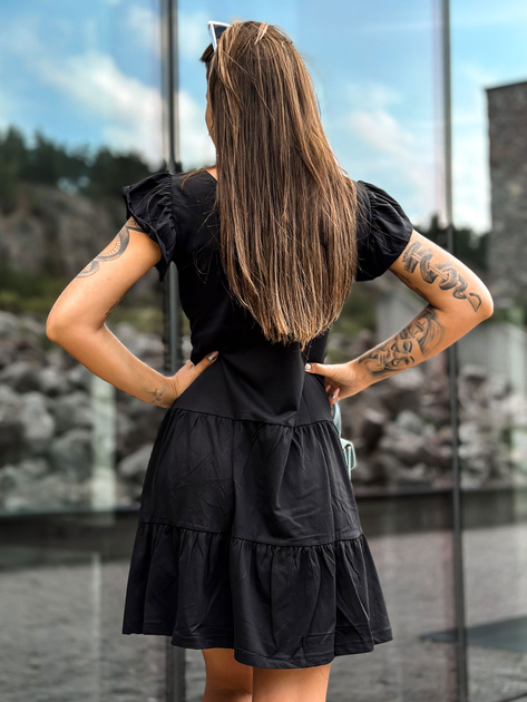 Hurt Czarna sukienka z falbaną i trójkątnym dekoltem MAYFLIES