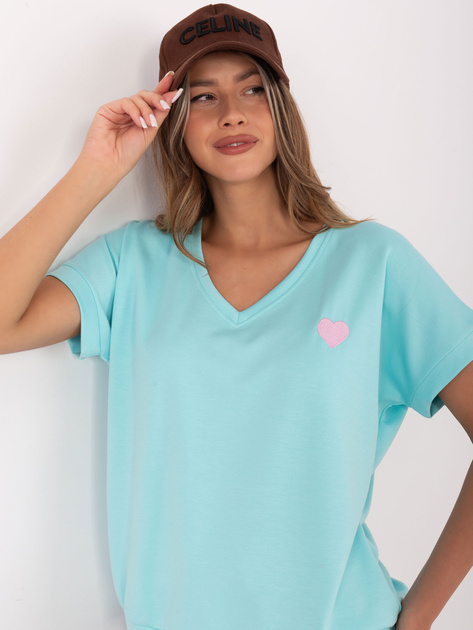 Miętowa damska bluzka z haftem w kształcie serca