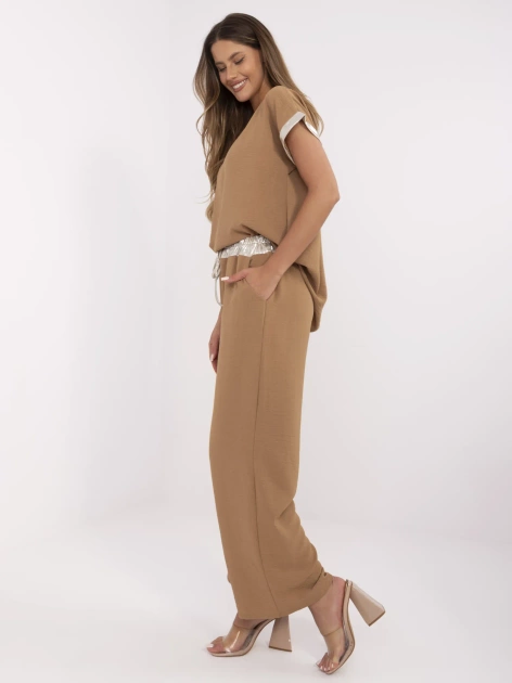 Ciemnocamelowy letni komplet z szerokimi spodniami