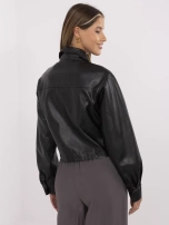 Czarna krótka kurtka z ekoskóry z kołnierzykiem