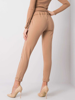 Camelowe spodnie Approachable