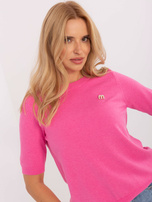 Rosa Damenpullover mit Bündchen.