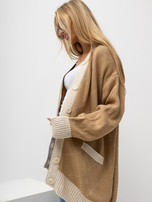Hurtownia Camelowy sweter rozpinany ze wzorem RUE PARIS