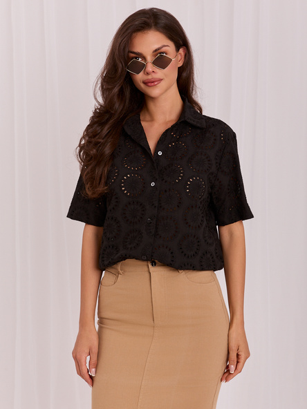 Juoda medvilninė marškiniai vasarai.