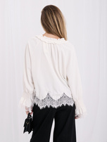 Ecru Hemdbluse mit brecher Spitze.