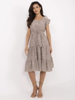 Ciemnobeżowa letnia sukienka z falbaną 