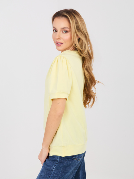 Pastelowa żółta bluzka basic z okrągłym dekoltem RUE PARIS