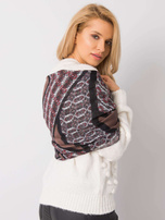 Czarno-koralowa chusta we wzory