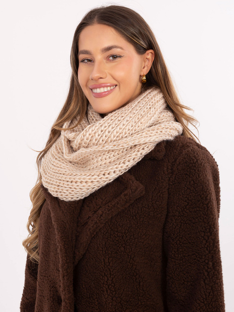 Beżowy ciepły komin z nadrukiem