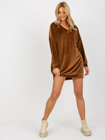 Hurt Brązowa luźna sukienka welurowa z kieszeniami RUE PARIS