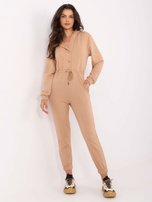 Camelowy damski kombinezon ze spodniami