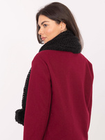 Czarny ciepły szal z pomponami 