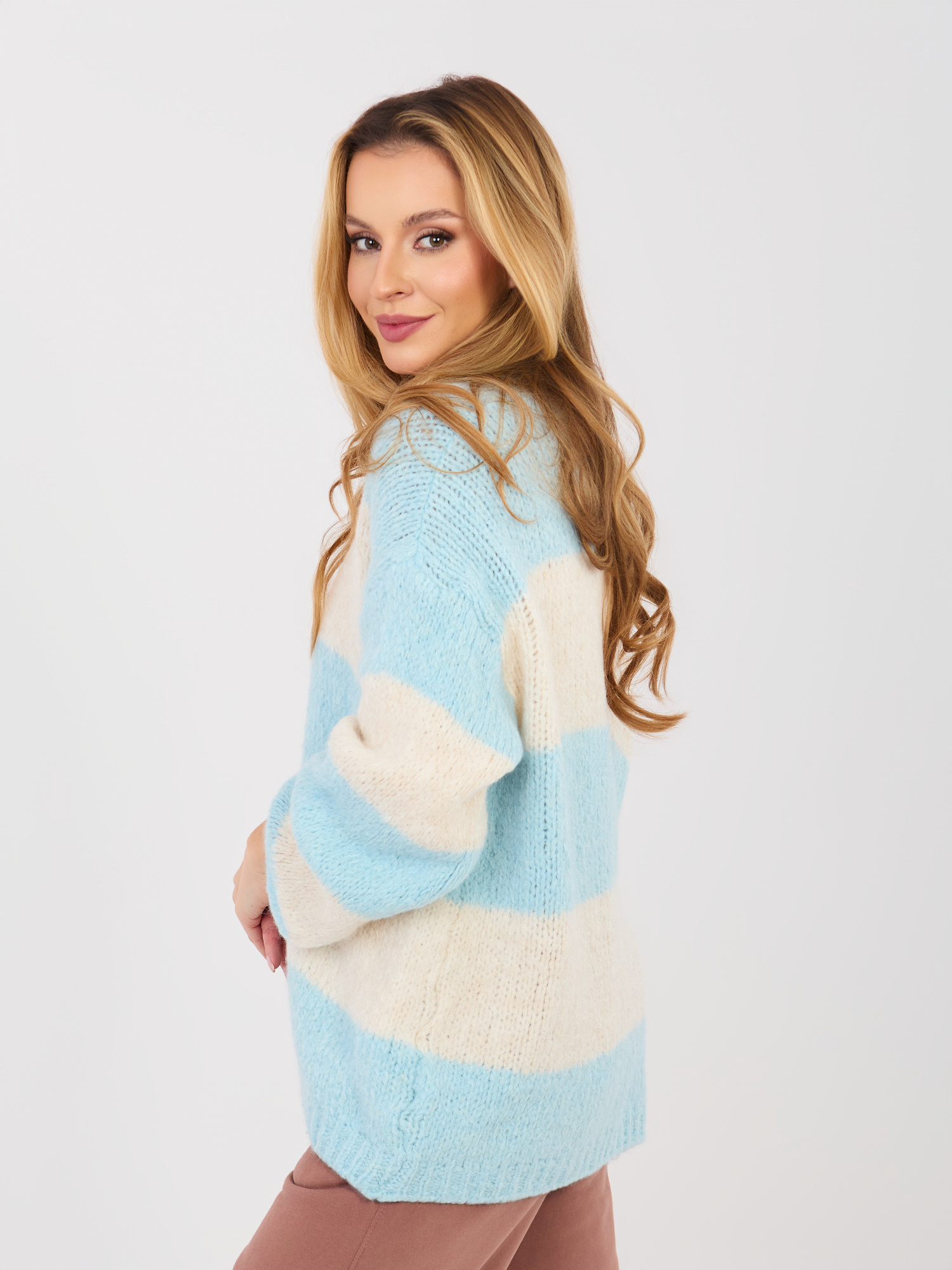 Sweter jasny niebieski