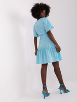 Hurt hellblaues Baumwollkleid mit Rüsche.