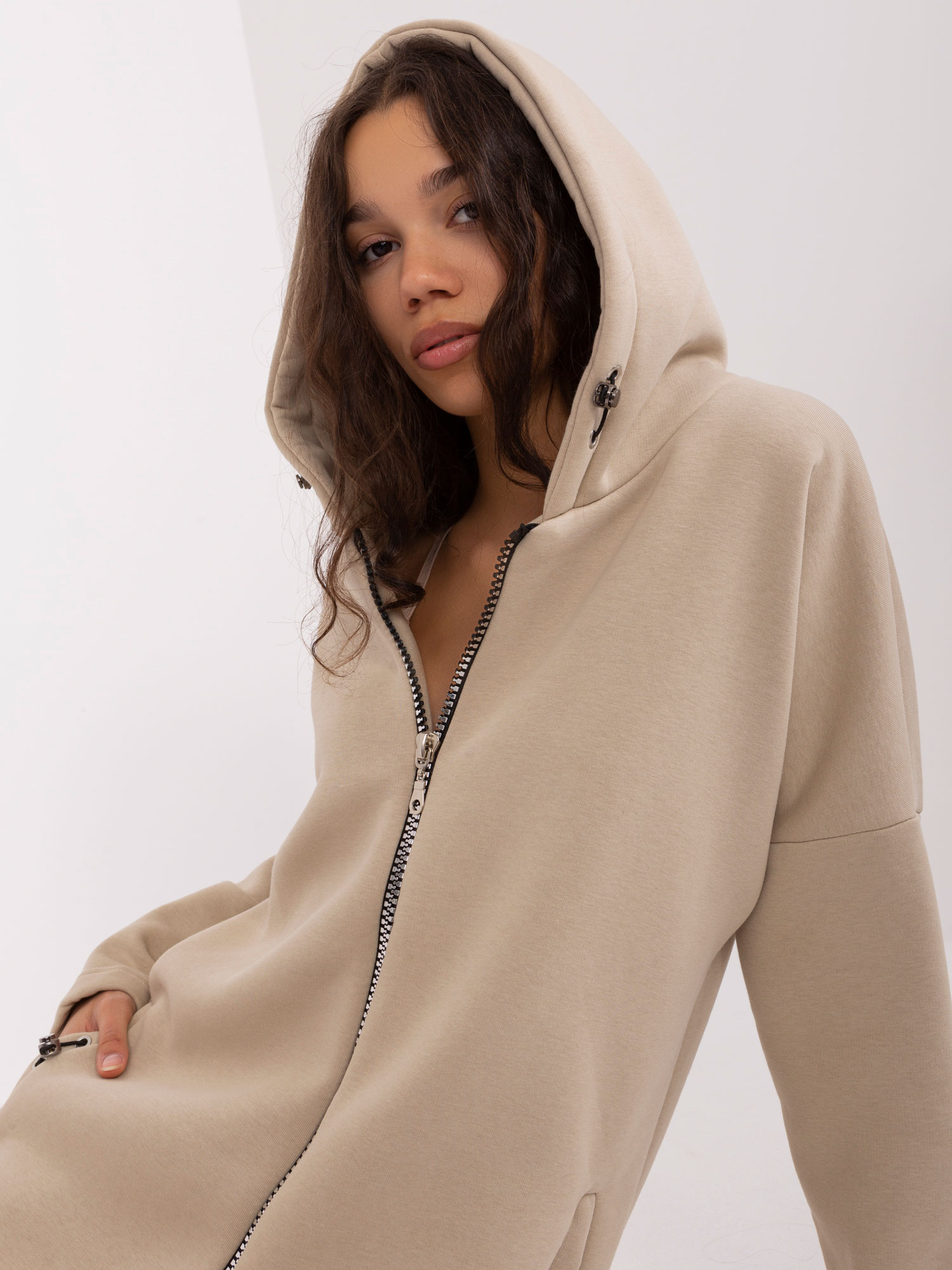 Beżowa długa bluza basic z suwakiem Tina RUE PARIS