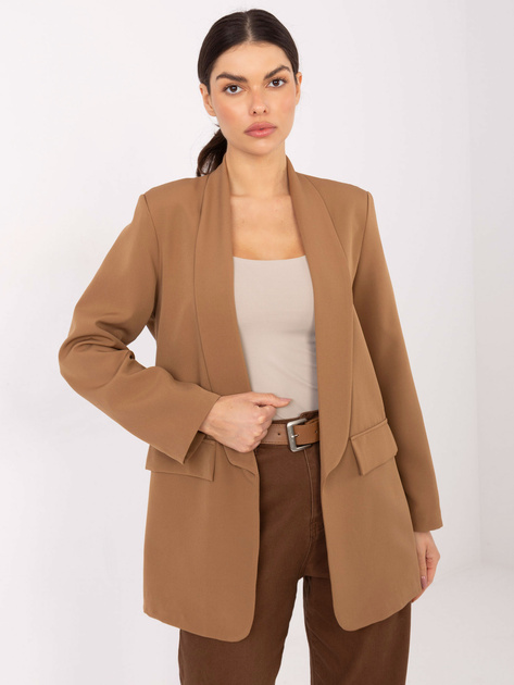 Camelowa marynarka z poduszkami na ramionach