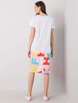 Biało-jasnoróżowa sukienka z printami Guinevere