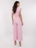 Jasnoróżowy damski kombinezon z kołnierzykiem 