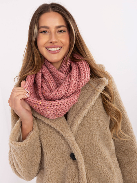 Różowy damski komin o grubym splocie