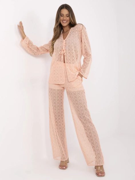 Brzoskwiniowy letni komplet z bluzką z wiązaniami