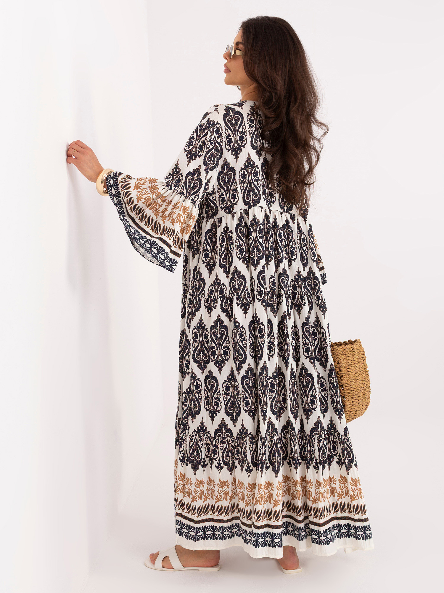 Granatowa długa sukienka na lato