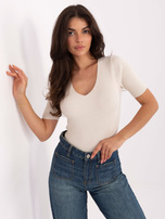 Jasnobeżowy dopasowany sweter w prążek