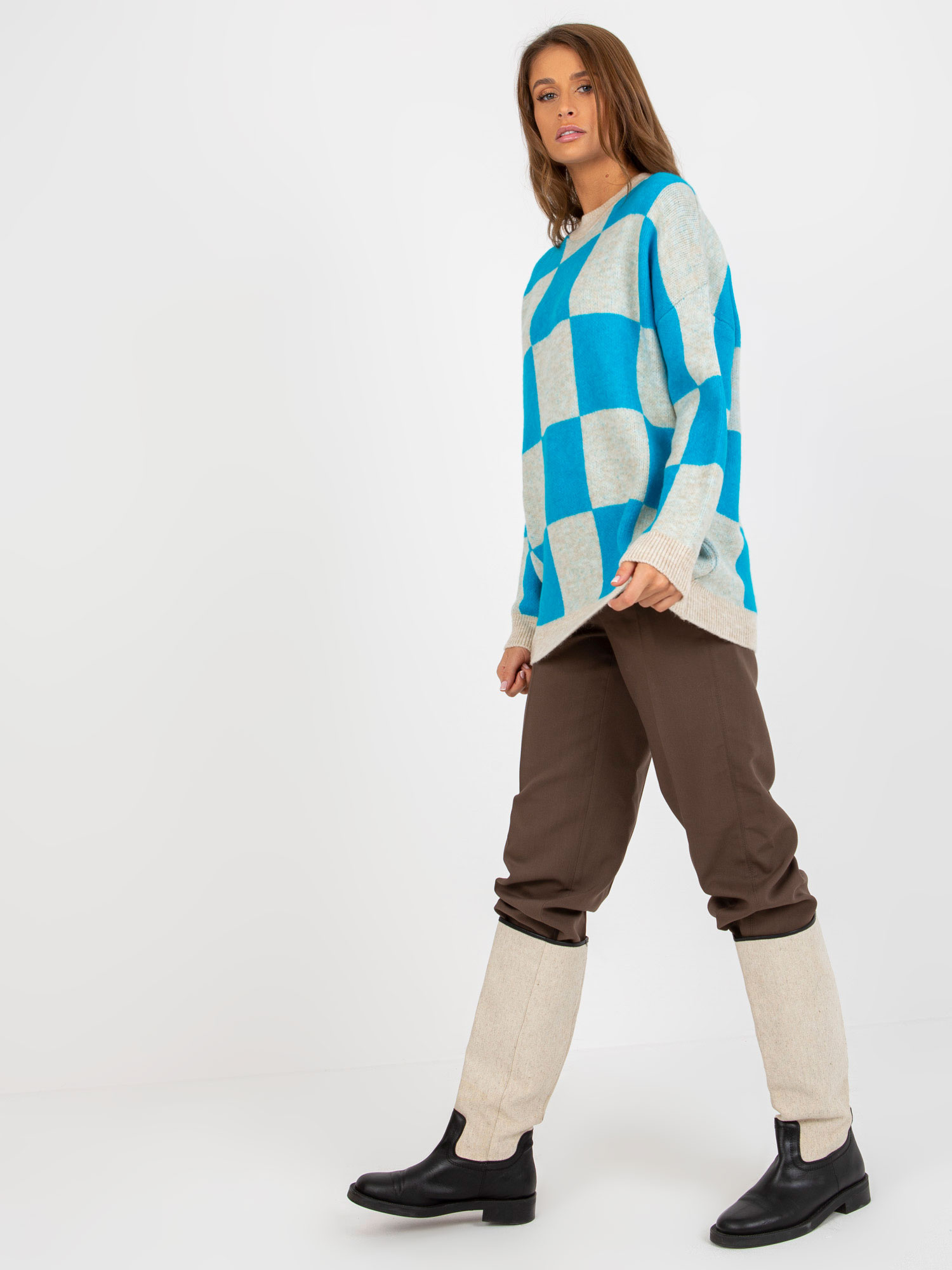 Niebiesko-beżowy damski sweter oversize w kratę