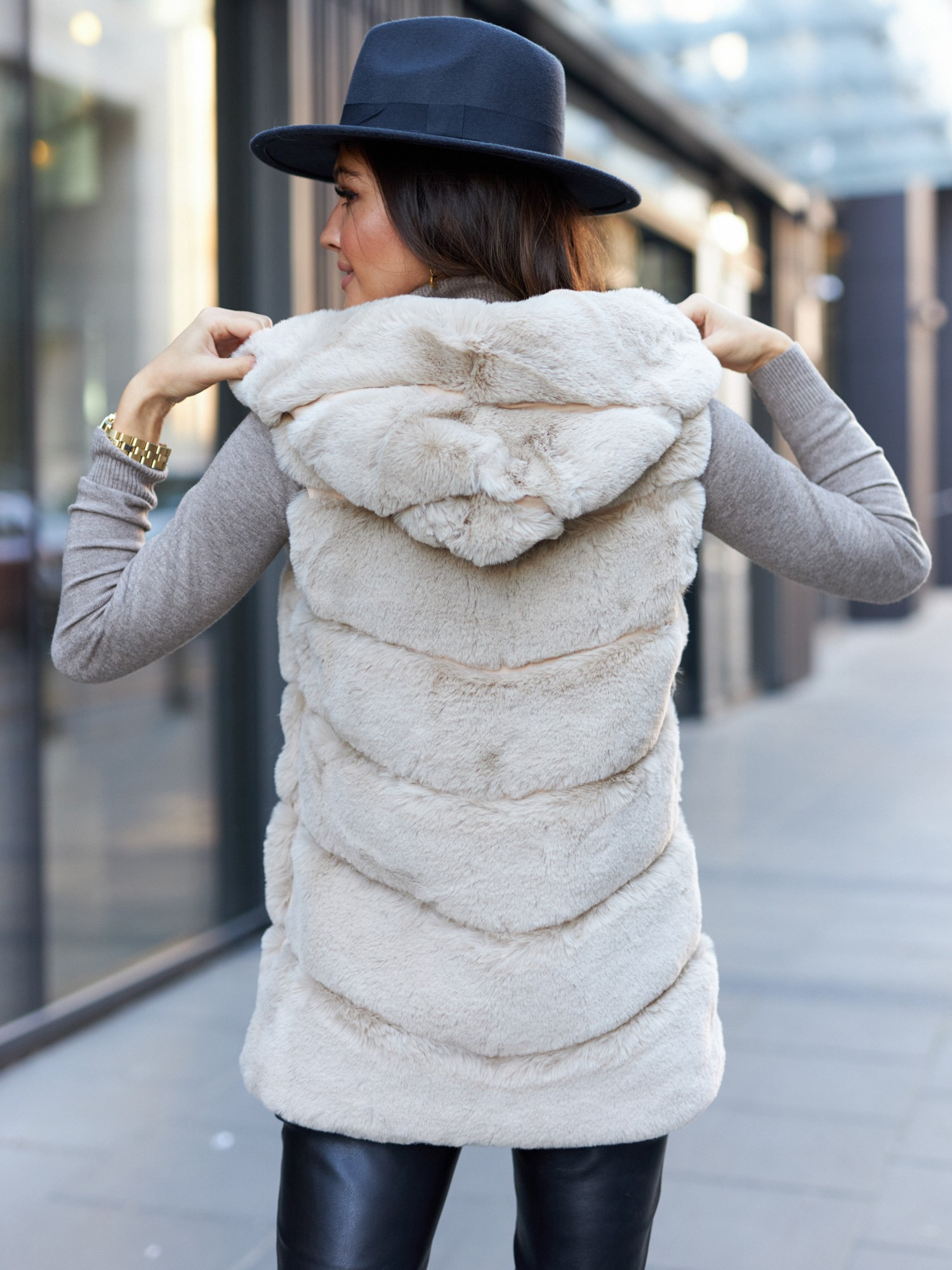 Beige fur vest with hood Foggia OCH BELLA