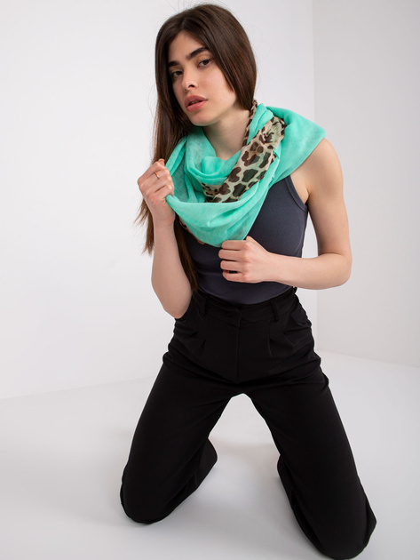 Miętowa chusta z printem w panterkę