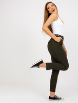 Hurtownia Ciemne khaki proste spodnie z materiału z kieszeniami 