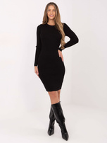 Czarna dopasowana sukienka w prążek
