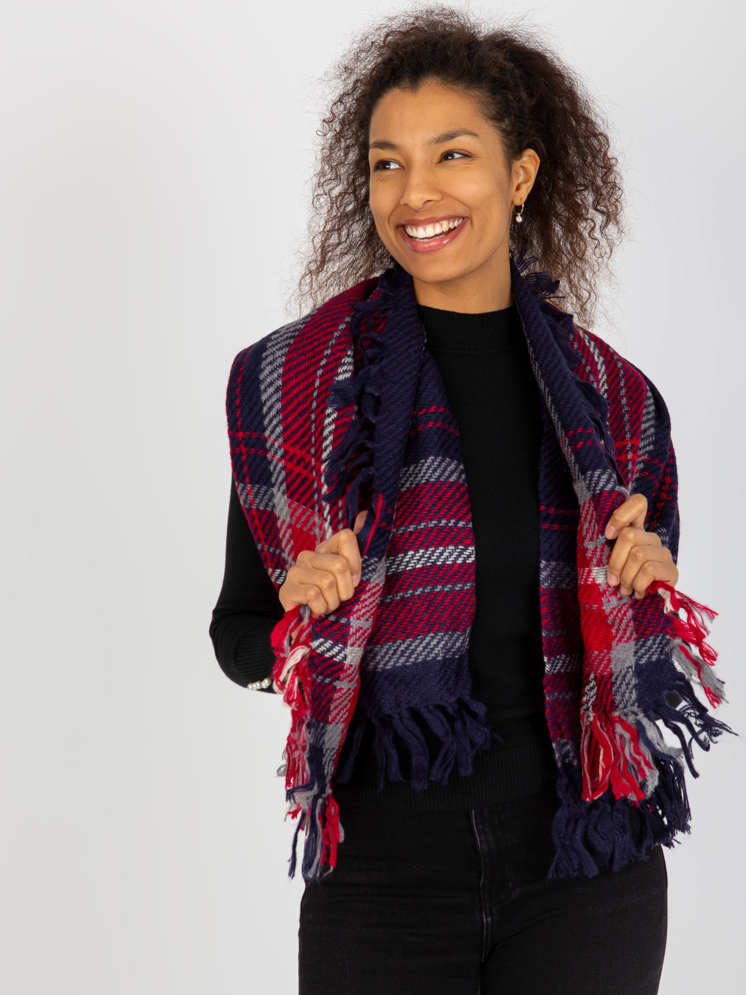 Granatowy damski szal zimowy we wzór kraty
