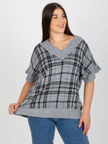 Didmeninė pilka mezgininė liemenė plus size su V formos iškirpte.
