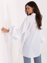 Weiße lange Hemd mit Kragen.