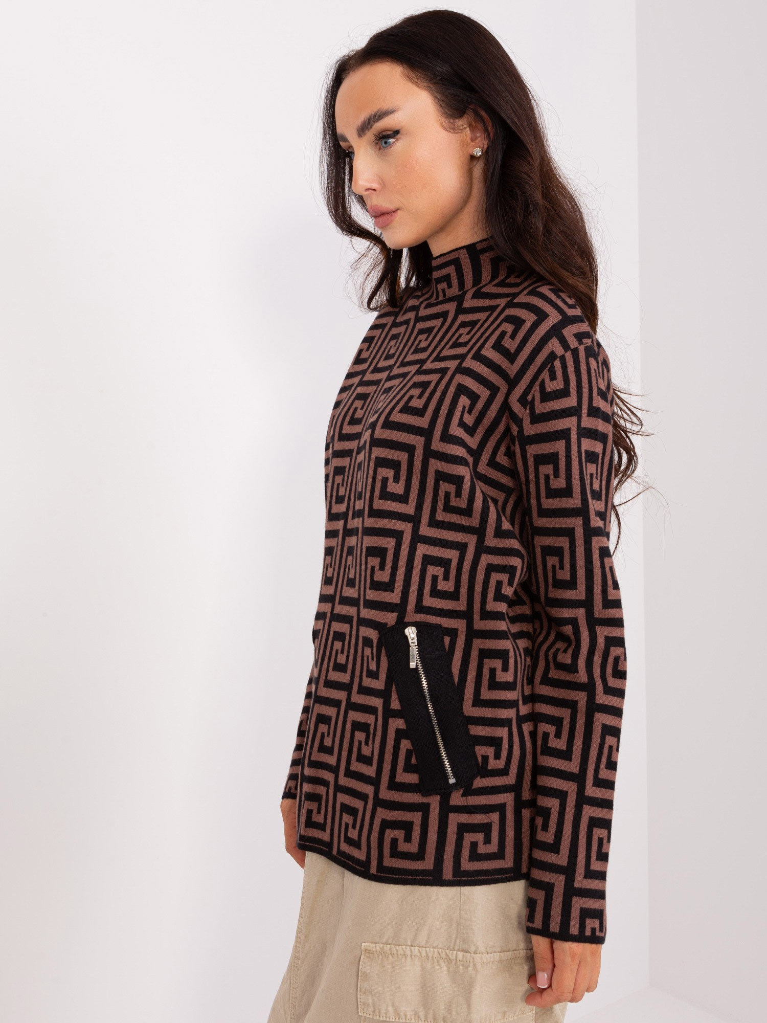 Brązowo-czarny wzorzysty sweter golf damski