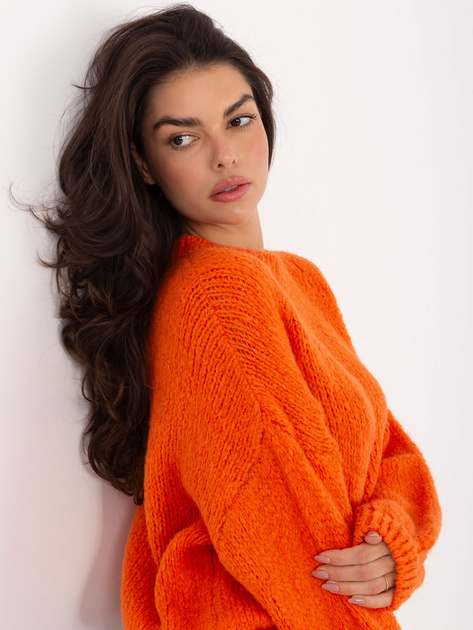 Pomarańczowy sweter z bufiastymi rękawami