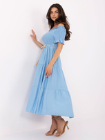 Niebieska sukienka z elastycznym marszczeniem