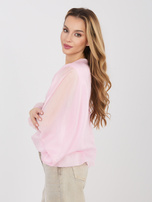 Pastelowa różowa damska bluzka z ozdobnym dekoltem