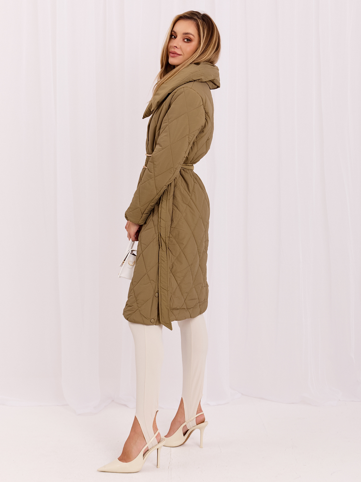 Großhandel Khaki lange Winterjacke mit Steppung.