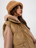 Hurt Camelowa puchowa kamizelka z eko skóry z kieszeniami