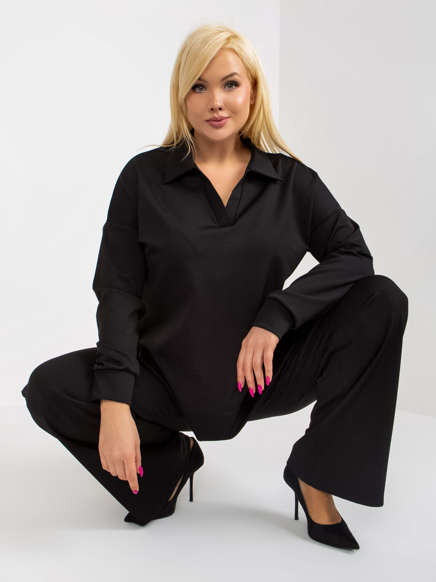 Czarny dwuczęściowy komplet plus size w prążek