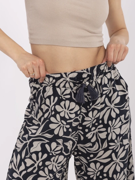 Granatowe spodnie z roślinnym motywem SUBLEVEL