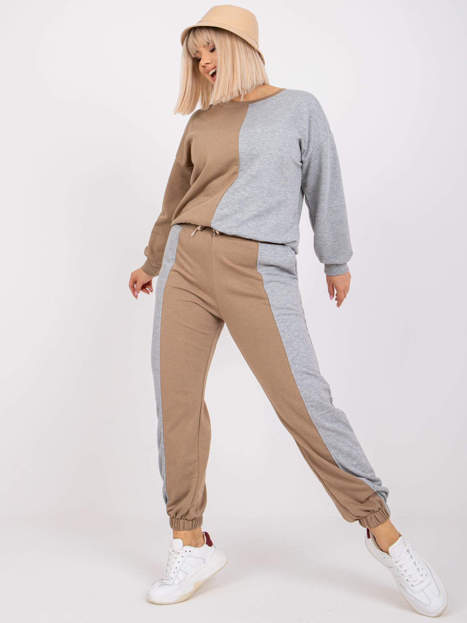 Ciemnobeżowo-szary bawełniany komplet dresowy plus size Amishi 