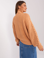 Hurt Brzoskwiniowy sweter oversize z warkoczami 